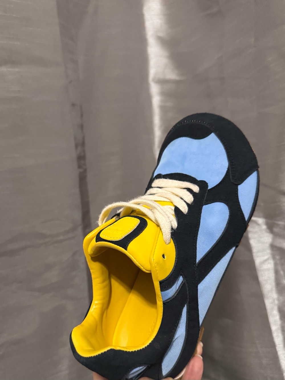 Sneakers Unisex Light Blue and Black Retro Runner with Yellow Accent - Picture 14 of 16
